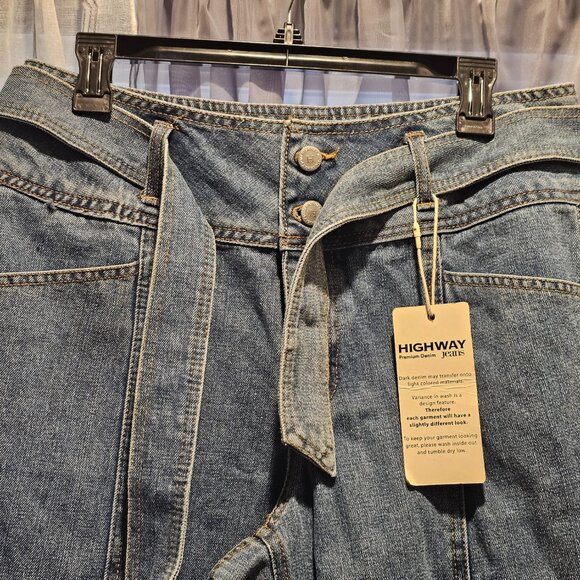Highway Women's Wide-leg Cropped Denim Jeans with Belt (11/12) - Picture 5 of 8
